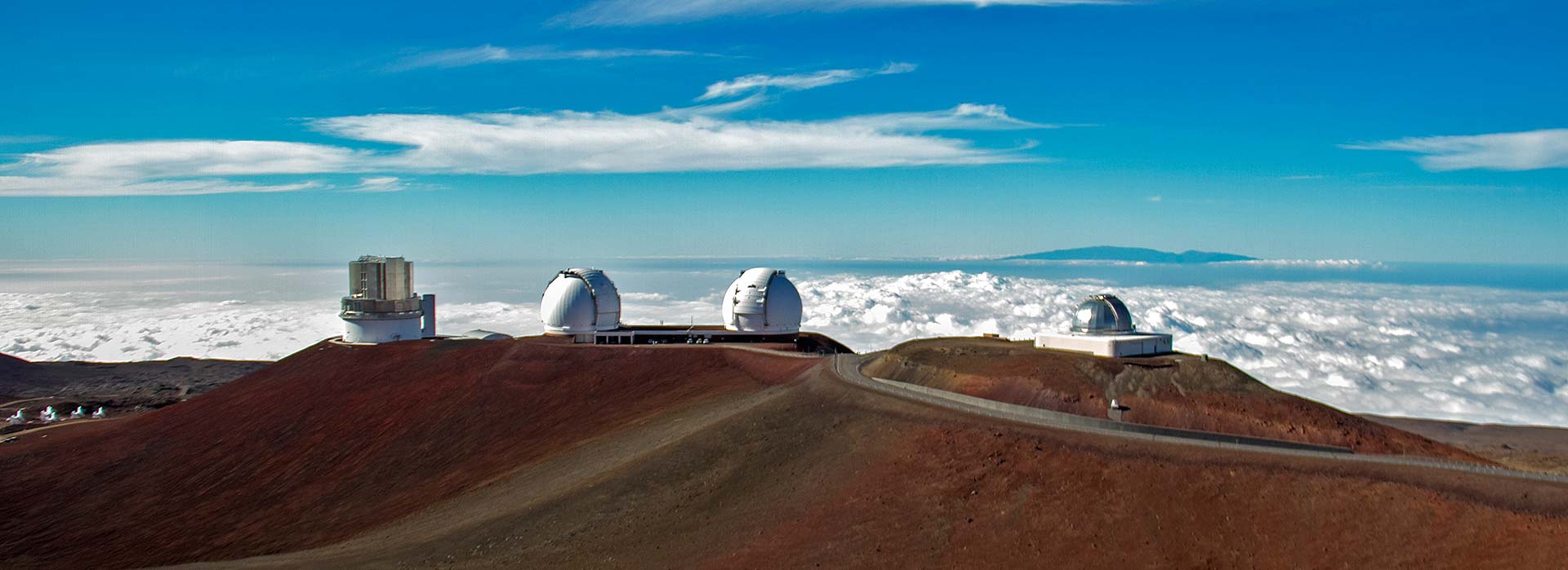 Telescopes atop Mauna Kea. Credit: Flickr/CucombreLibre